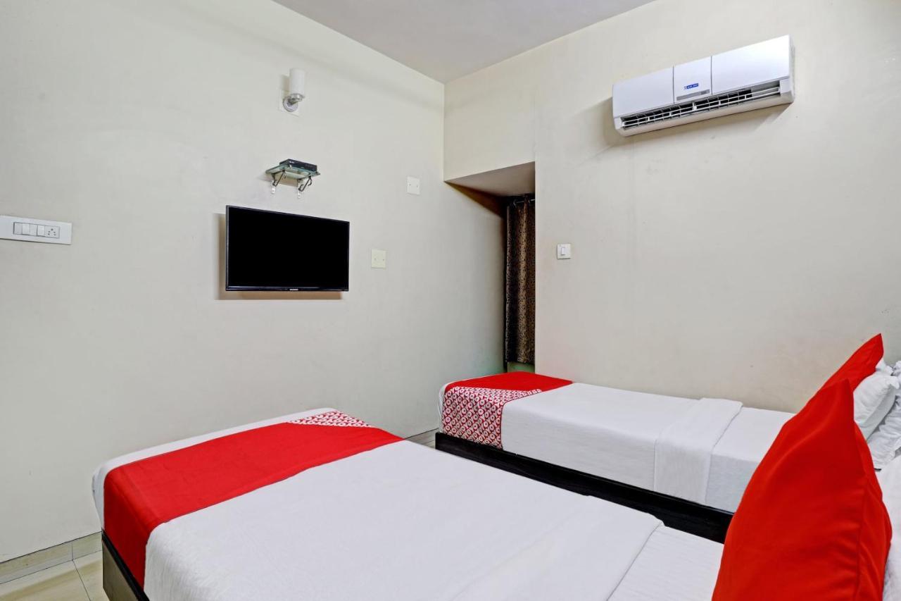 Oyo 82461 Hotel Darshan Banquet And Rooms Surat Exterior photo